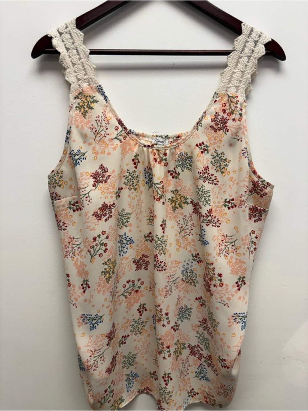 4 for $25 🌸 Kismet Floral Tank Top (Size XL) 🌸